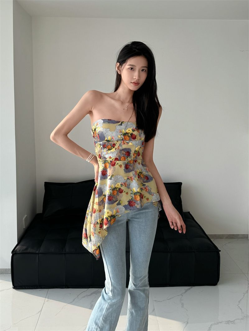 Double-layered French mature woman style, irregular oil painting-inspired, design-conscious, waist-cinching, spicy sleeveless top