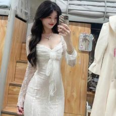 批发新年战袍绝美轻礼服高端轻奢小众御姐穿搭白色蕾丝方领长袖连衣<b class='q'>裙</b>