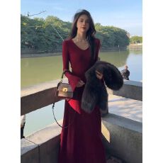 批发安卡拉红棉磨毛V领赫本风喇叭连衣裙秋冬季显瘦长裙