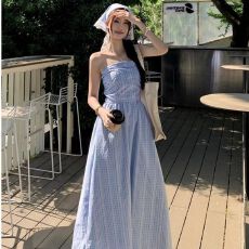 批发蓝色格纹抹胸吊带连衣裙女夏季法式高级感收腰显瘦裙子