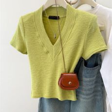 批发实拍韩系高级感V领正肩短袖T恤女夏季<b class='q'>韩版</b>修身内搭短款辣妹上衣