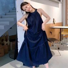 批发高级设计感夏季法式牛仔复古简约挂脖<b class='q'>连衣裙</b>气质时尚宽松显瘦裙子