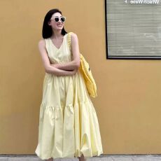 批发原版做法有内里温柔风法式气质V领无袖<b class='q'>连衣裙</b>高级感褶皱度假长裙