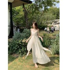 批发度假风花朵设计感吊带连衣裙女2026夏季新款收腰显瘦很仙的<b class='q'>长裙</b>子