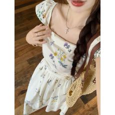 批发小飞袖方领碎花连衣裙子女夏季2026新款海边度假茶歇法式气质<b class='q'>长裙</b>