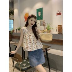 批发2026小清新方领刺绣碎花小背心女夏季减龄甜美短款别致娃娃衫上衣