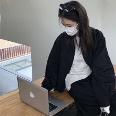 批发2026新款酷黑甜飒翻领绑带拉链短款风衣冲锋衣灯笼袖秋季女外套