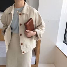 批发韩国东大门ins高级系扣复古简洁翻领BF风短外套女宽松休闲夹克