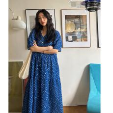 批发2026韩国新品复古褶皱纹理<b class='q'>可爱</b>休闲花朵宽松V领长裙子