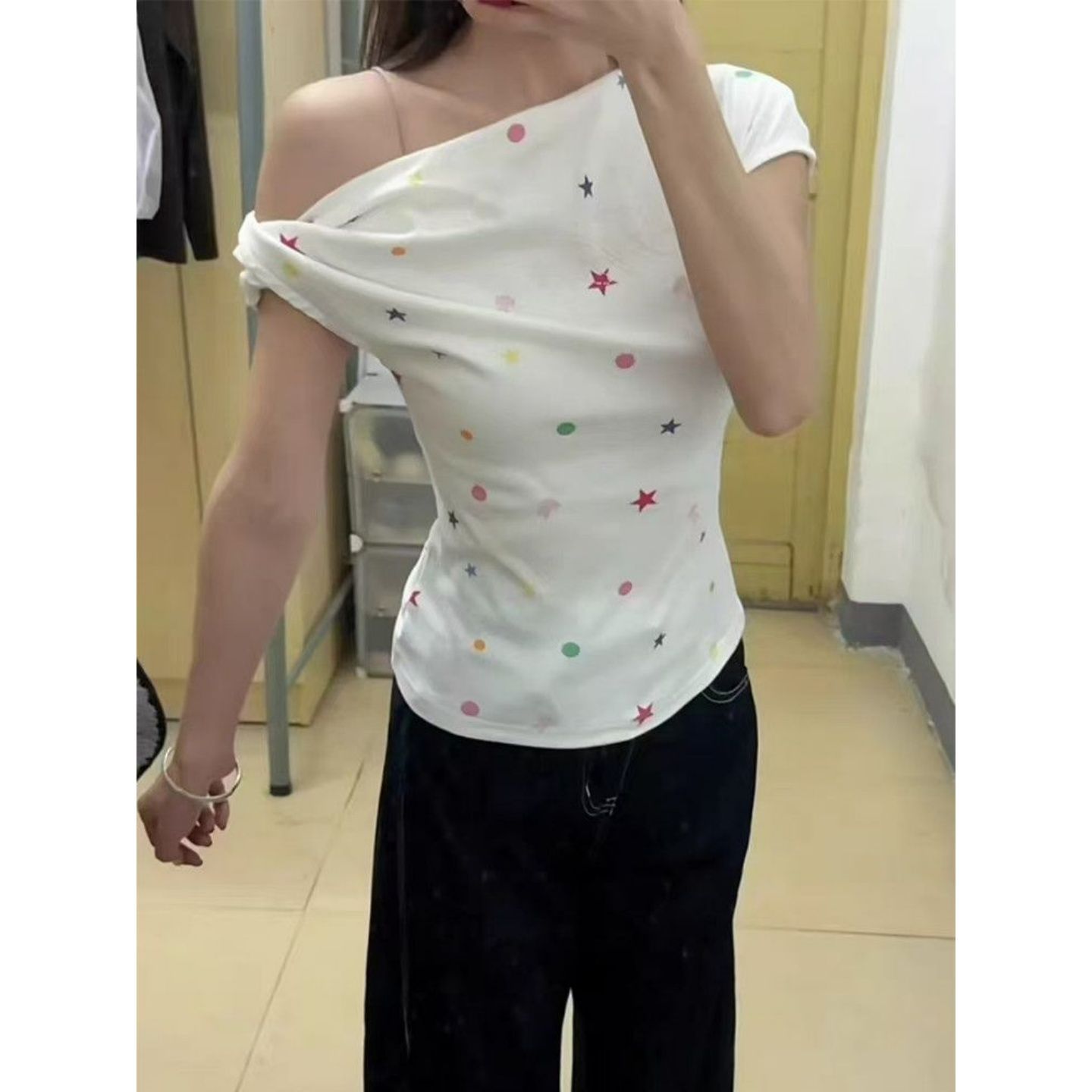 40 순면 리브 210 그램 1 1+ 뜨거운 구슬 디자인 센스 몸매 가꾸기 슬림해 보이는 오프숄더 맨위