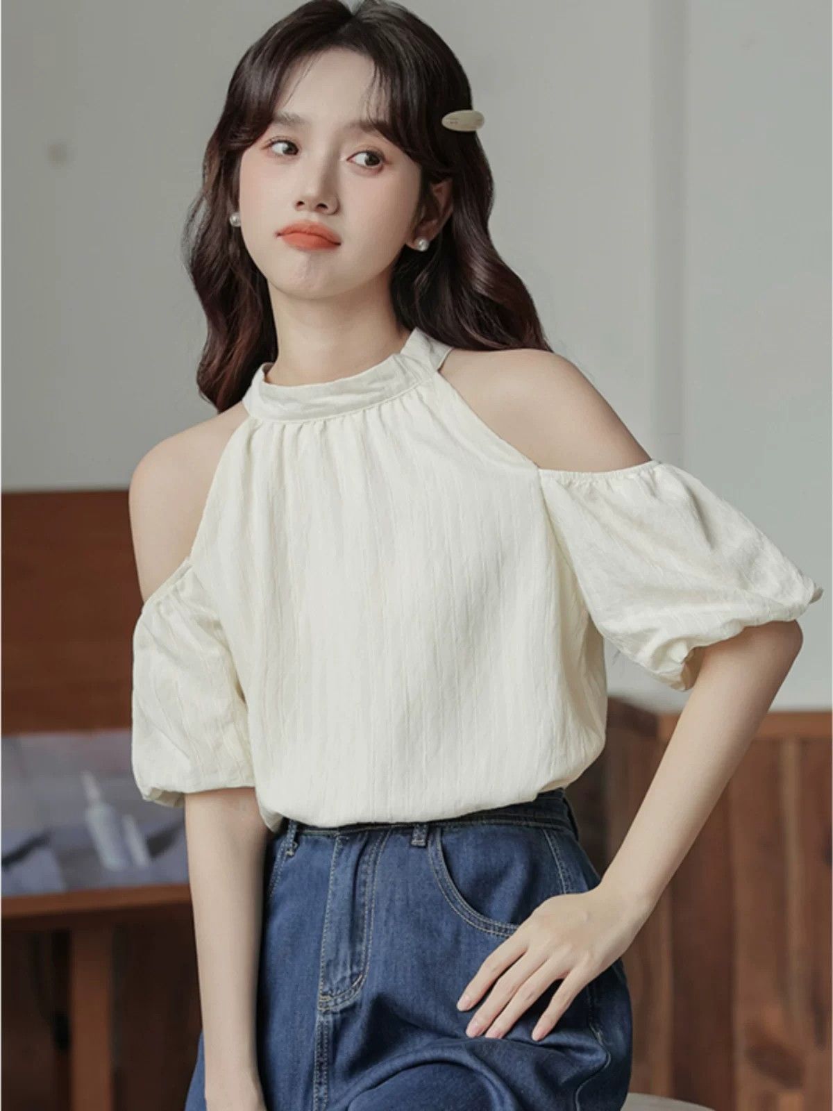 프랑스식 행침 목 오프숄더 반팔 여성 셔츠 여름 2026 새로운 작은 키 디자인 센스 Chic 아름다운 작은 맨위