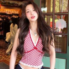 批发红色格子<b class='q'>背心</b>吊带女夏季蕾丝花边拼接挂脖性感辣妹纯欲风露背上衣