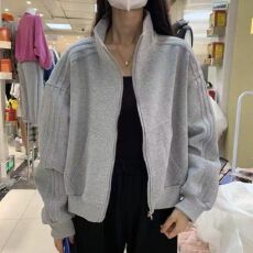 批发新款春秋季棒球服<b class='q'>百搭</b>运动夹克纯色立领宽松休闲显瘦短外套飒潮
