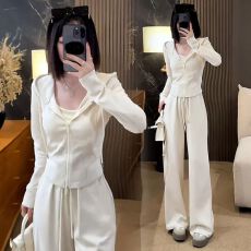 批发2026秋季新款杏色减龄上衣阔腿裤两件套运动风连帽卫衣小个子套装