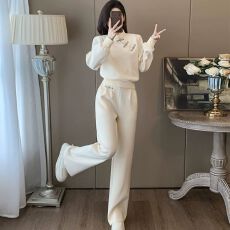 批发新中式国风休闲运动套装女秋洋气显瘦设计感小众卫衣阔腿裤两件套