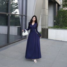 批发法式V领长袖连衣裙女秋季新款收腰显瘦大摆长裙温柔风杏色气质裙