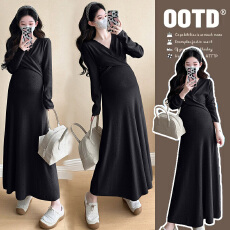 批发实拍孕妇秋冬新款V领可哺乳针织连衣裙设计感显瘦温柔风长裙