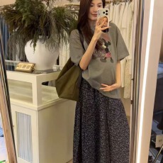 批发<b class='q'>孕妇</b><b class='q'>夏季</b>休闲套装时尚短袖印花<b class='q'>T</b><b class='q'>恤</b>辣妈显瘦两件套复古碎花半身裙