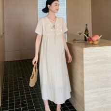 批发孕妇<b class='q'>连衣裙</b>夏季新气质温柔V领刺绣短袖A字裙孕期宽松显瘦法式长裙