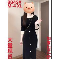 批发重工珍珠黑色针织连衣裙女2025秋冬新款高级感法式<b class='q'>复古</b>赫本风<b class='q'>长裙</b>