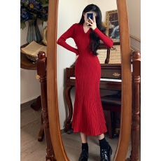 批发实拍两色针织连衣裙女2025秋冬新款修身显瘦配大衣内搭<b class='q'>打底裙</b>