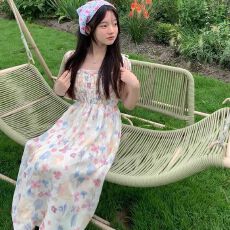 批发度假风甜美减龄穿搭碎花<b class='q'>吊带</b>连衣裙夏季新款设计感收腰显瘦长裙女