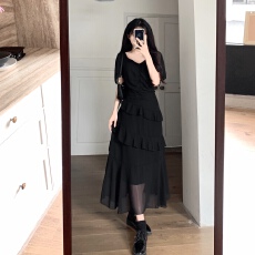 批发实拍2026年夏装新款波纹中高腰氛围感<b class='q'>连衣裙</b>显瘦黑色收腰裙子