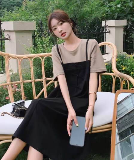 프랑스식 페이크 레이어드 패치워크 여성 드레스 2026 여름 새로운 레트로 단추 디자인 루즈핏 품격 니트 원피스