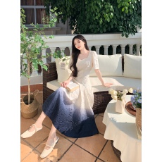 批发实拍方领连衣裙女2026夏新款高级感显瘦气质通勤渐变色长裙子
