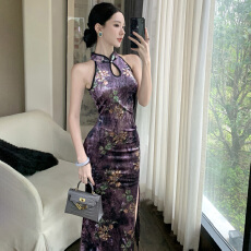 批发实拍新中式国风丝绒旗袍收腰显身材大摆开叉高级感轻奢礼服<b class='q'>连衣裙</b>