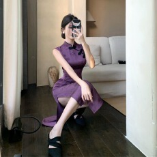 批发实拍新中式改良旗袍紫色缎面印花修身显瘦百搭性感无袖连衣裙