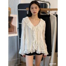 批发法式荷叶边喇叭长袖<b class='q'>衬衫</b>v领小衫女2026 早春新款别致很仙的短上衣