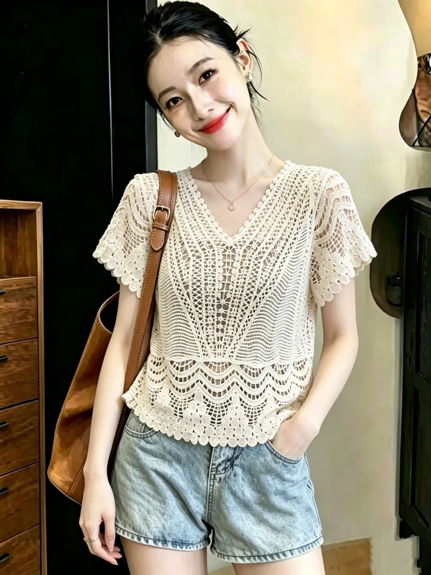 품격 레이스 홀로우 아웃 V넥 니트 스웨터 여성 2026 여름 외부 가져 가라. 얇은 스타일 루즈핏 보헤미안 블라우스 맨위