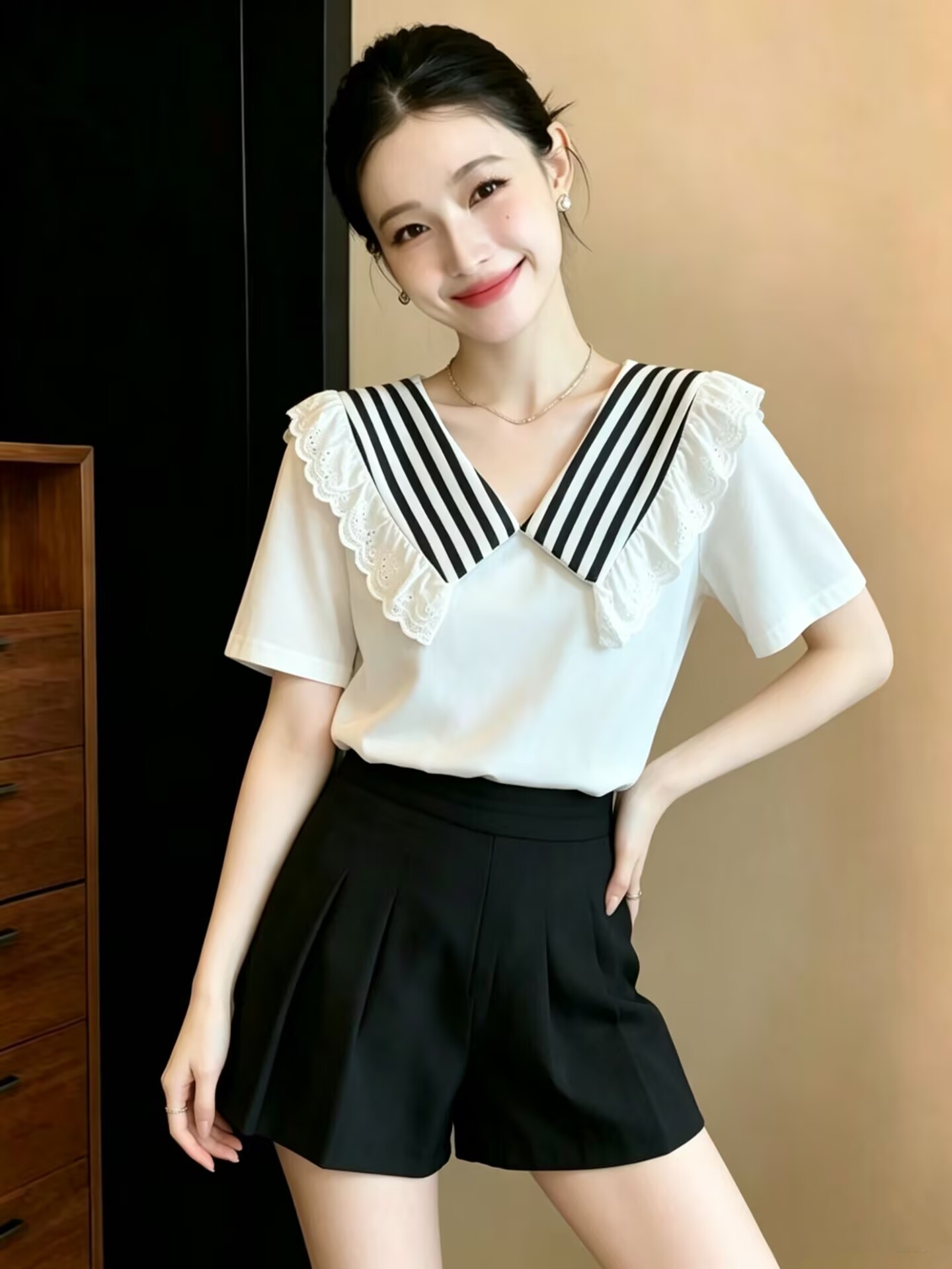 디자인 센스 작은 대중 여성 셔츠 여름 반팔 패션 외국 가스 스트라이프 해군 칼라 숄 작은 셔츠 연령 감소 Chic 맨위
