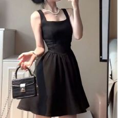 批发法式高级感赫本风黑色吊带连衣裙子女夏季2026新款小个子气质短裙