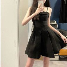 批发法式赫本黑色吊带连衣裙新款高级气质收腰显瘦短裙小黑裙裙子