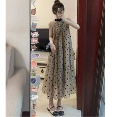 批发法式挂脖波点<b class='q'>连衣裙</b>子女夏季新款海边度假小个子无袖气质长裙