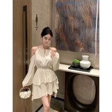 批发<b class='q'>连衣裙</b>2026夏季新款轻奢高级感吊带挂脖<b class='q'>连衣裙</b>纯欲露肩超美仙女裙