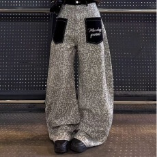 批发美式复古豹纹贴布口袋<b class='q'>牛仔裤</b>男女宽松街头阔腿弯刀休闲长裤