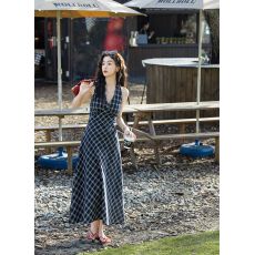 批发2026新款复古格纹显瘦设计感<b class='q'>连衣裙</b>复古格纹挂脖气质吊带长裙子潮