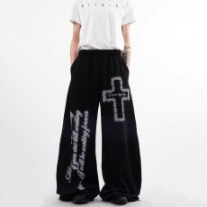 批发美式复古脏脏做旧字母印花弯刀休闲裤男<b class='q'>女</b>宽松阔脚卫裤子