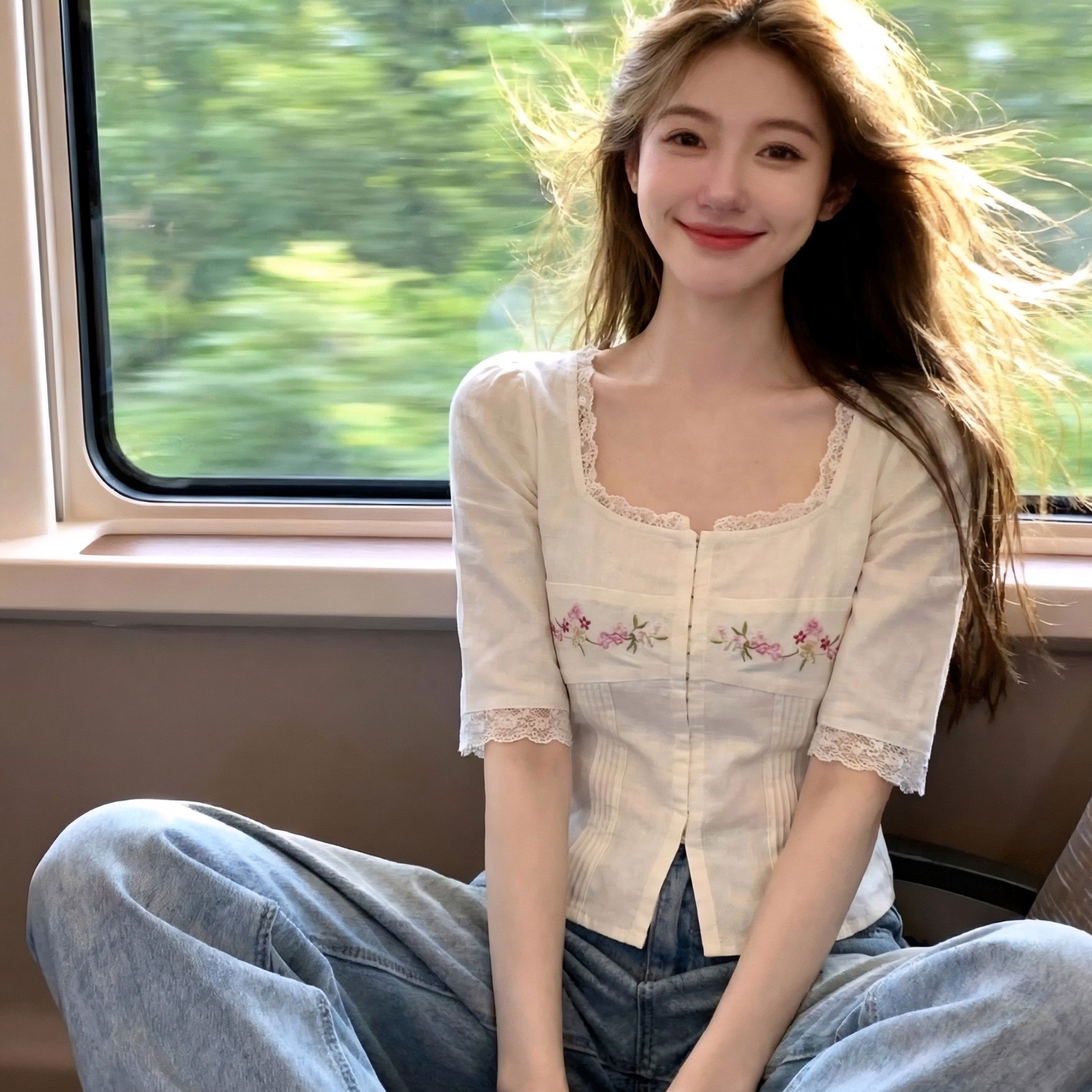 프랑스식 고유 한 달콤함 레이스 레이스 자수 화이트 여성 셔츠 2026 여름 슈퍼 잘 생긴 부드러운 연령 감소 맨위