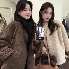 批发2026秋冬三色新款豹纹袖拼接羊羔毛一体绒外套女圆领宽松韩版<b class='q'>上衣</b>