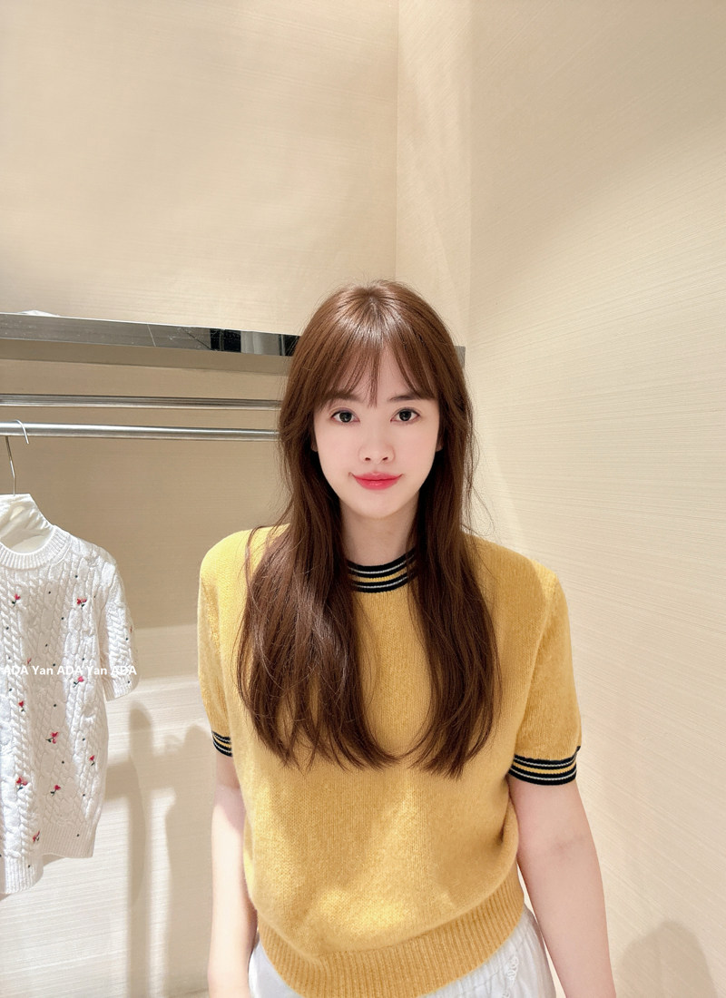 배색 스트라이프 칼라 황색 반팔 스웨터 여자 디스플레이 화이트 연령 감소 다용도 슬림해 보이는 니트 스웨터