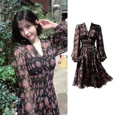 批发朴秀荣同款法式碎花V领收腰显瘦夏季<b class='q'>连衣裙</b>2026复古气质长裙子女