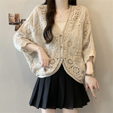 批发实拍～大码法式V领钩花镂空七分袖防晒衫春<b class='q'>夏</b>显瘦百搭气质上衣