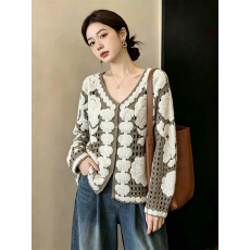 批发实拍～大码设计感立体花朵<b class='q'>镂空</b>v领针织<b class='q'>开衫</b>女宽松显瘦上衣