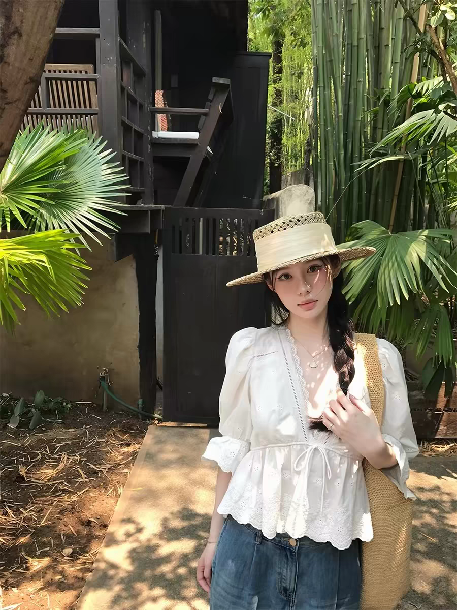 vasse 아름다움 게 화이트 면 소재 자수 레이스 나팔 소매 V넥 맨위 여성 봄 여름 허리 수축 스트랩 중간 소매 셔츠