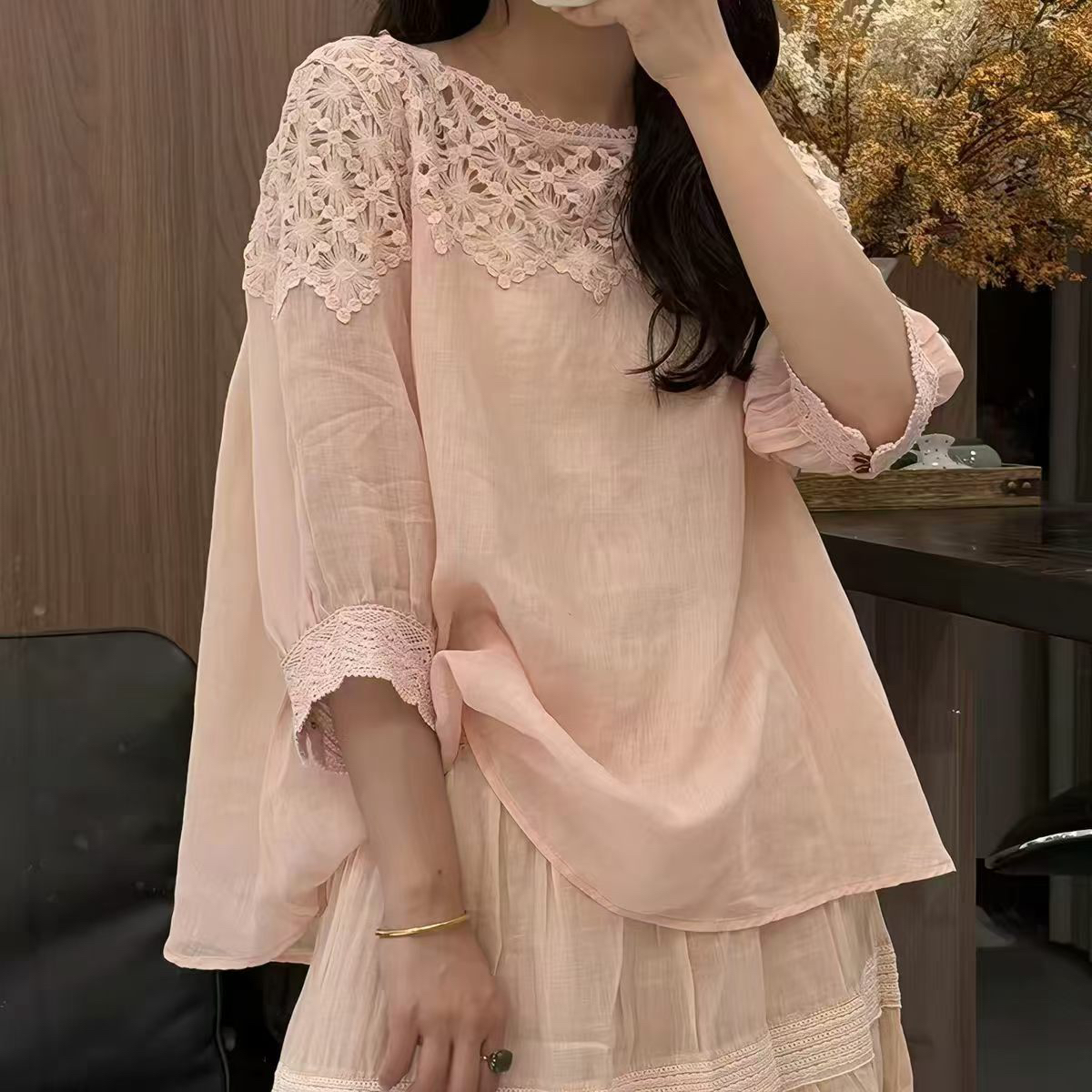 문예 레트로 레이스 조각 여성 셔츠 화이트 홀로우 아웃 슬림해 보이는 다용도 라미 7부 소매 셔츠 여성 셔츠