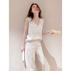批发白色重工蕾丝花边刺绣拼接无袖<b class='q'>背心</b>女装2026夏季新款绝美<b class='q'>大码</b>上衣
